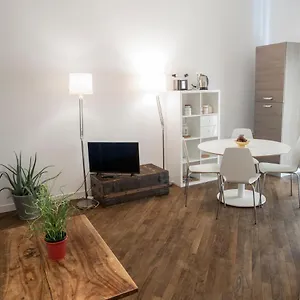  Appartamento Renovated Flat Near Duomo - Lamarmora Italia